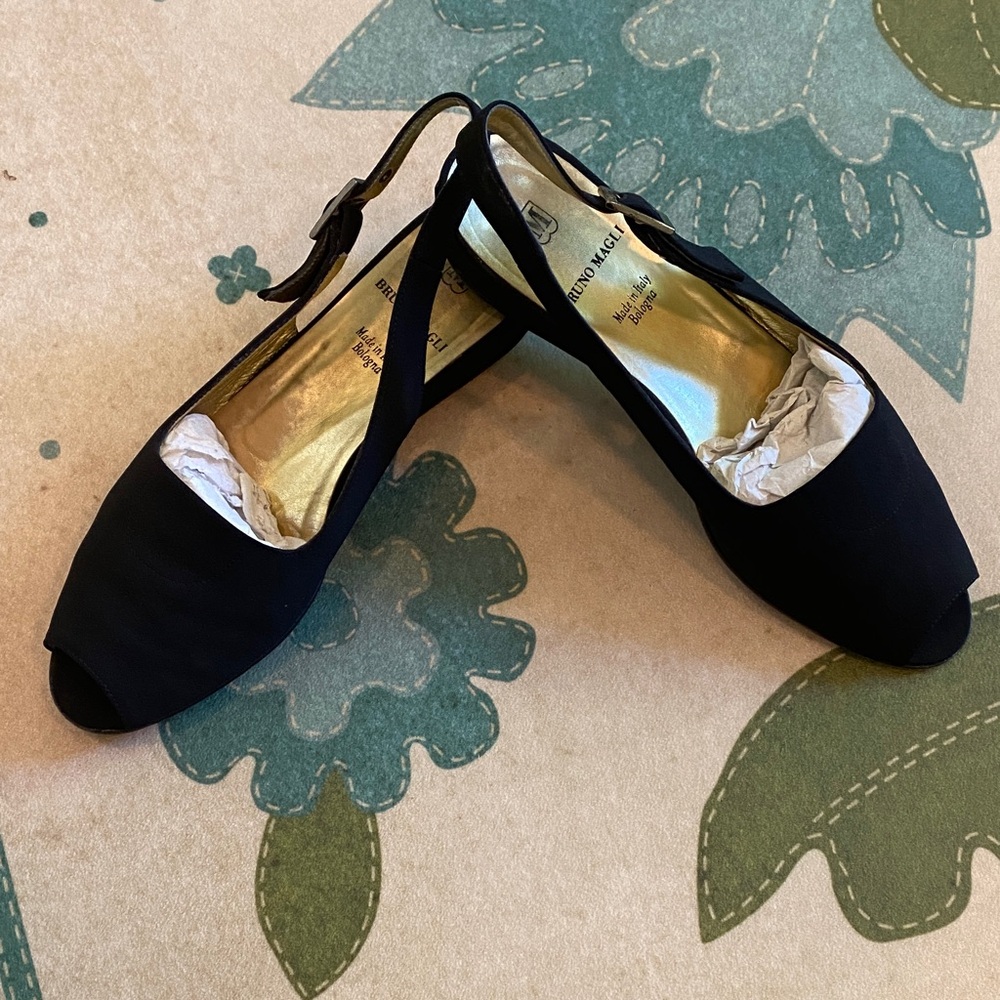 Bruno Magli - Black & Gold Slingback, Peep toes